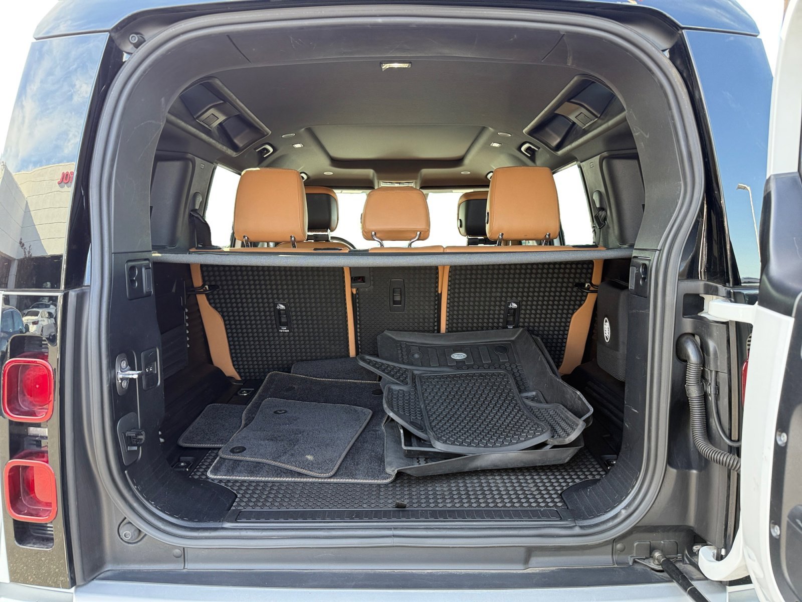 Used 2024 Fuji White Land Rover S image 17