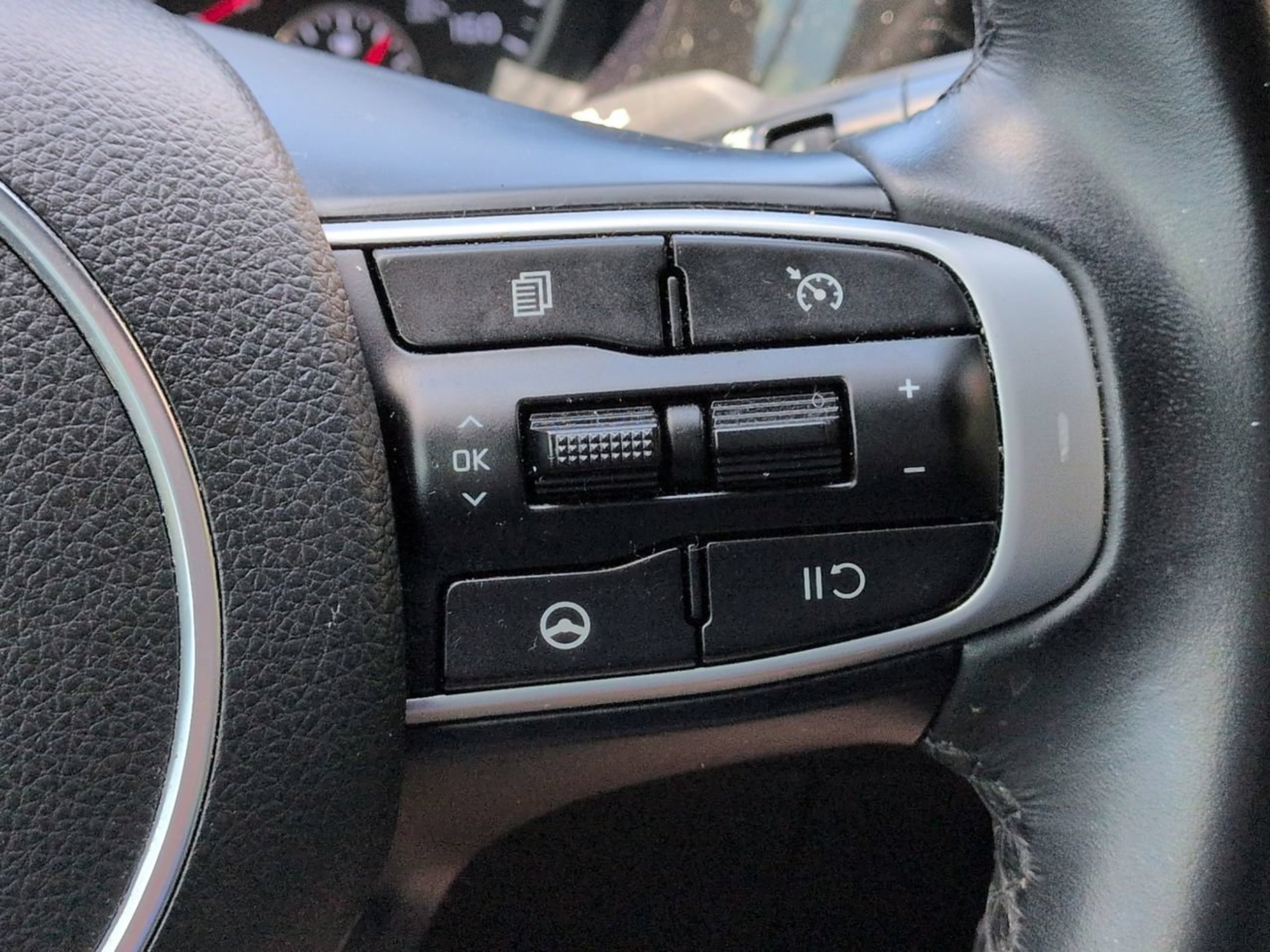 Certified Used 2022 Glacial White Pearl Kia GT-Line image 24