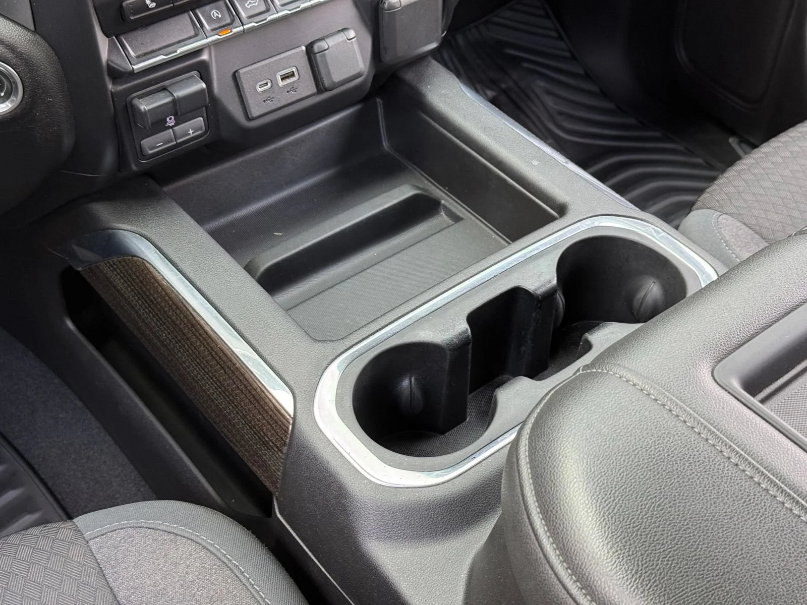 Used 2019 SUMMIT WHITE Chevrolet RST image 23