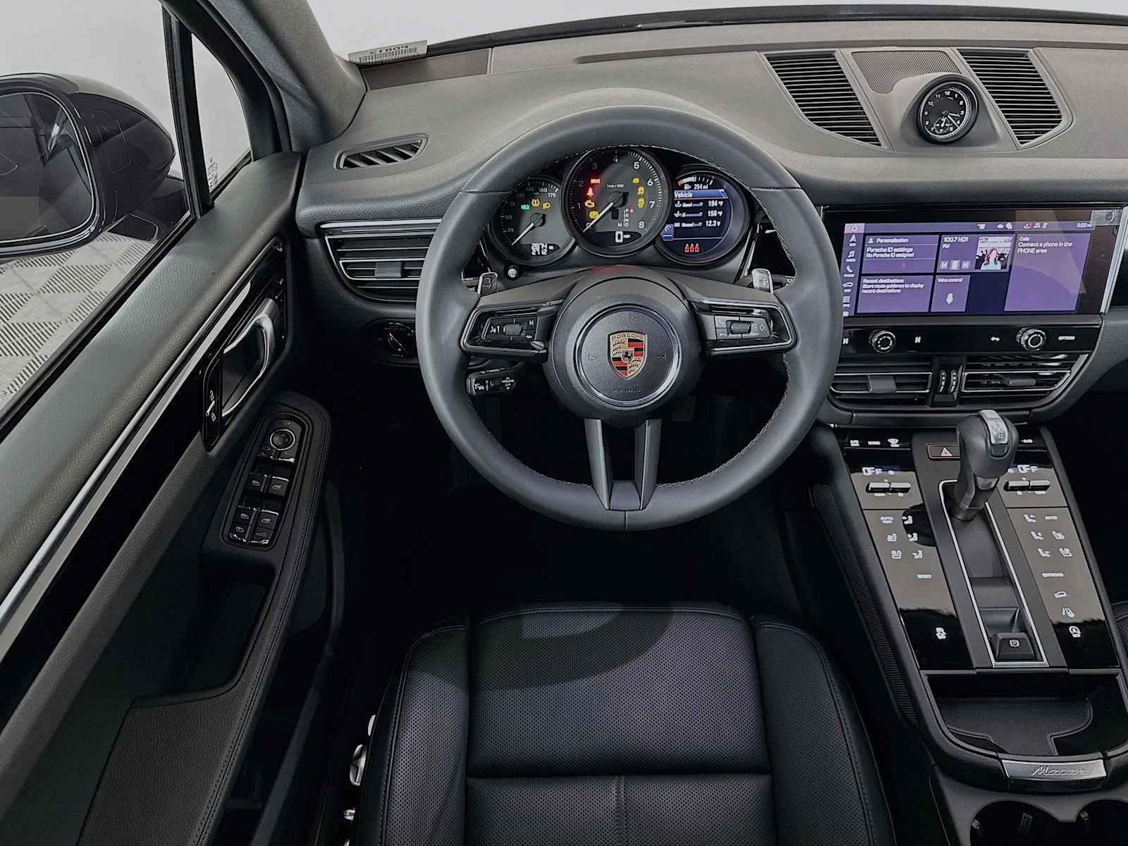 2025 Porsche Macan - Photo 25