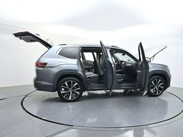 Used 2024  Volkswagen 2.0T SEL Premium R-Line image 40