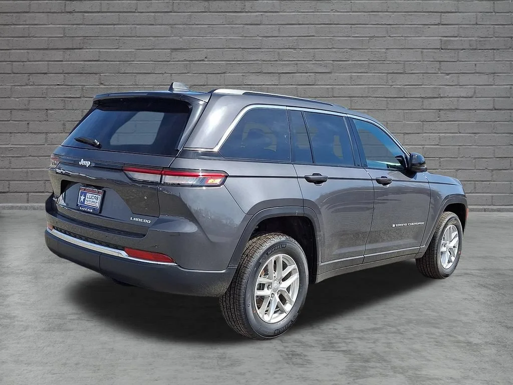 New 2026 Baltic Gray Metallic Clearcoat Jeep Laredo X image 8