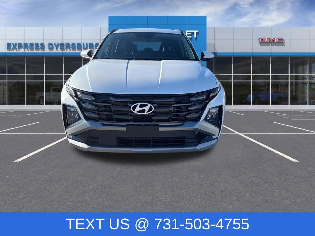 Used 2025 White Hyundai SEL image 2