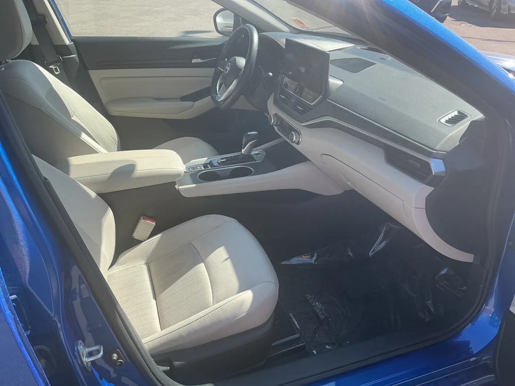 Used 2025 Bluestone Pearl Nissan SV image 13