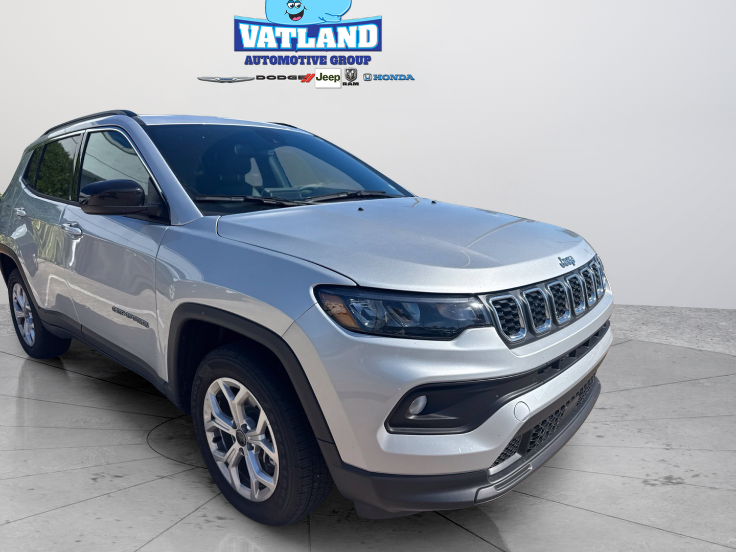 Used 2025 Silver Jeep Latitude image 21