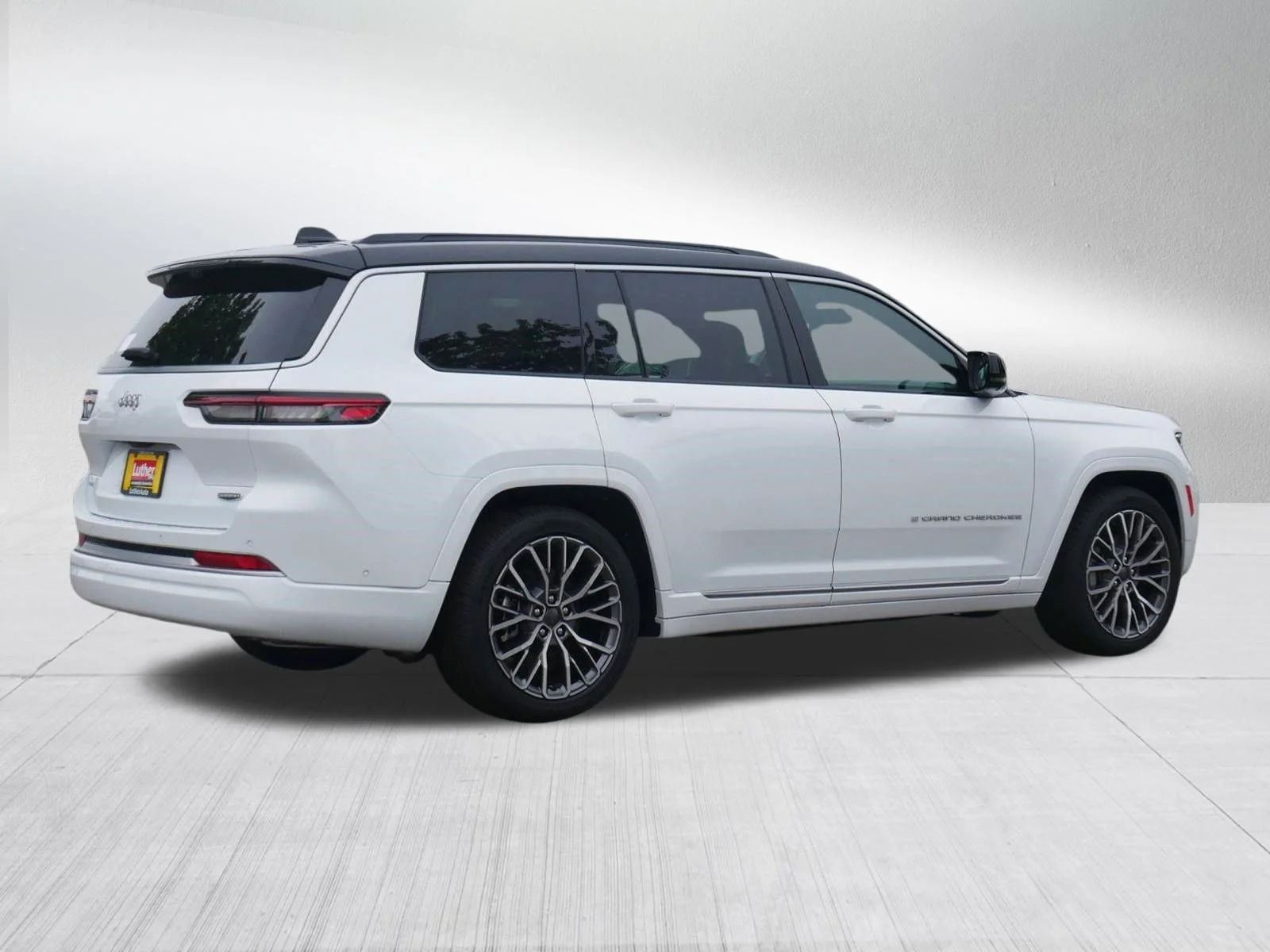 New 2026 Bright White Clear-Coat Exterior Paint Jeep Summit image 7