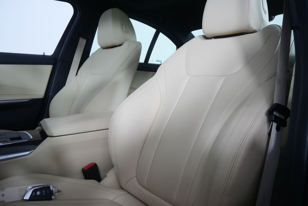 Used 2020 Mediterranean Blue Metallic BMW 330i xDrive image 10