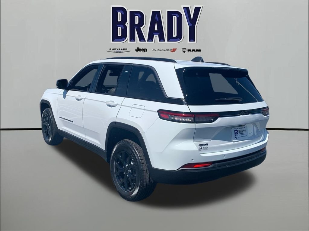 New 2026 Bright White Clear-Coat Exterior Paint Jeep Laredo Altitude image 5