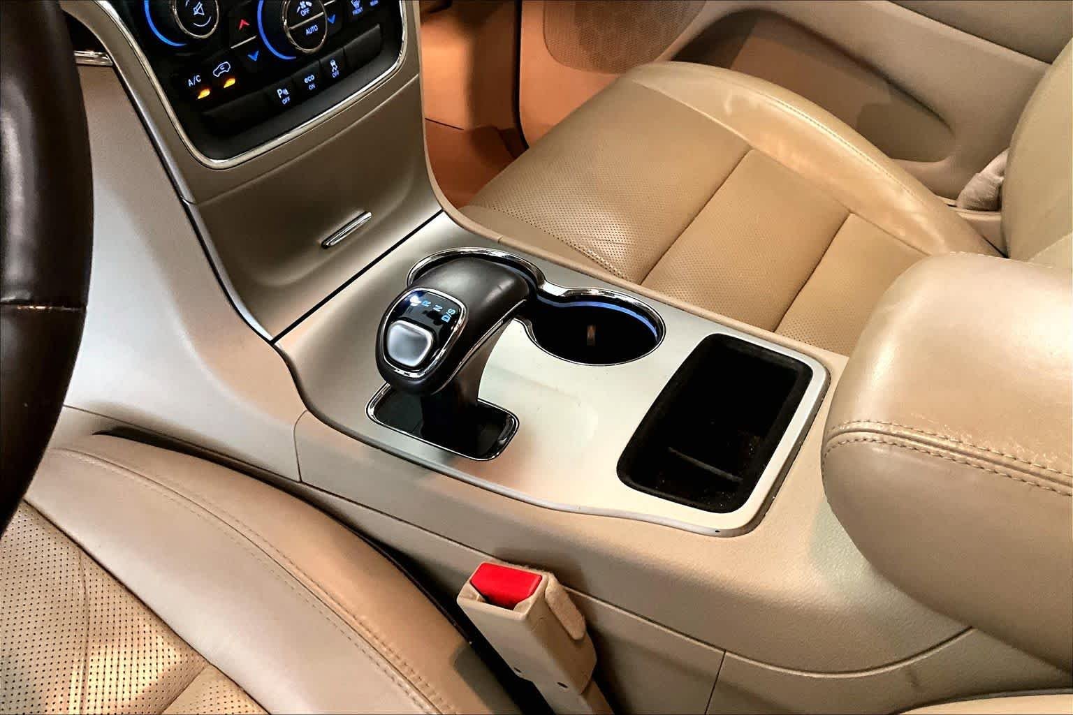 Used 2015 Maximum Steel Metallic Clearcoat Jeep Overland image 14