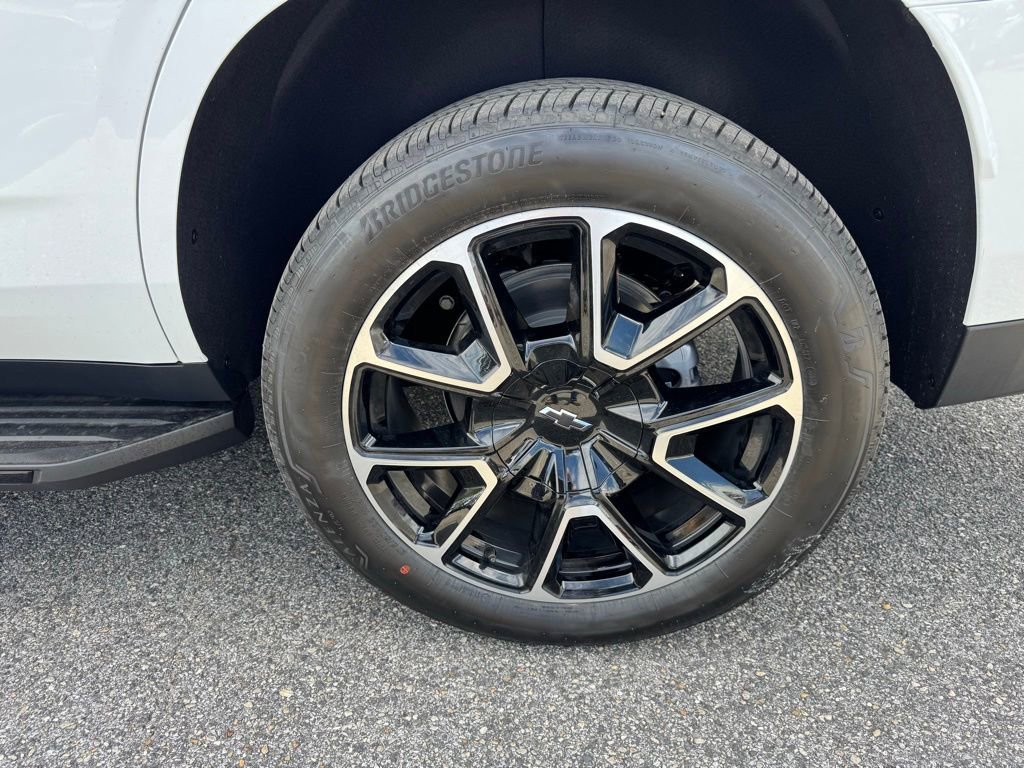 New 2026 Summit White Chevrolet RST image 3