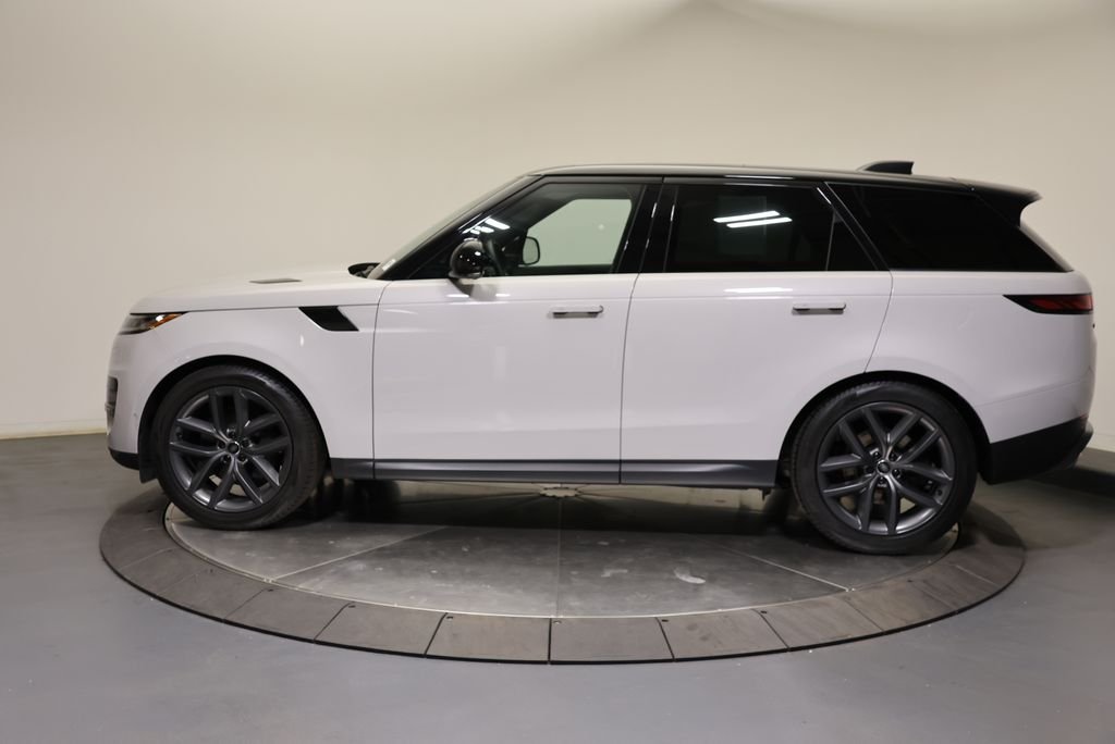 Used 2024 Borasco Gray Metallic Land Rover SE image 2