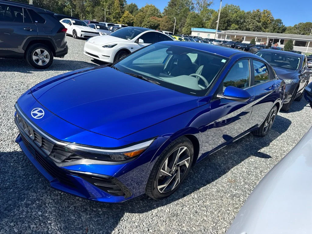 Used 2025 Blue Hyundai SEL Convenience image 1