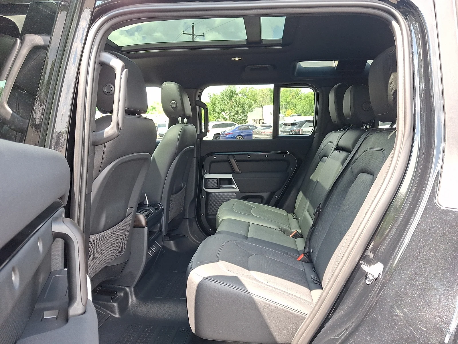 Certified Used 2023 Santorini Black Metallic - 1AG Land Rover 110 SE image 5