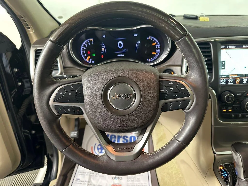 Used 2018 Diamond Black Crystal Pearlcoat Jeep Overland image 27