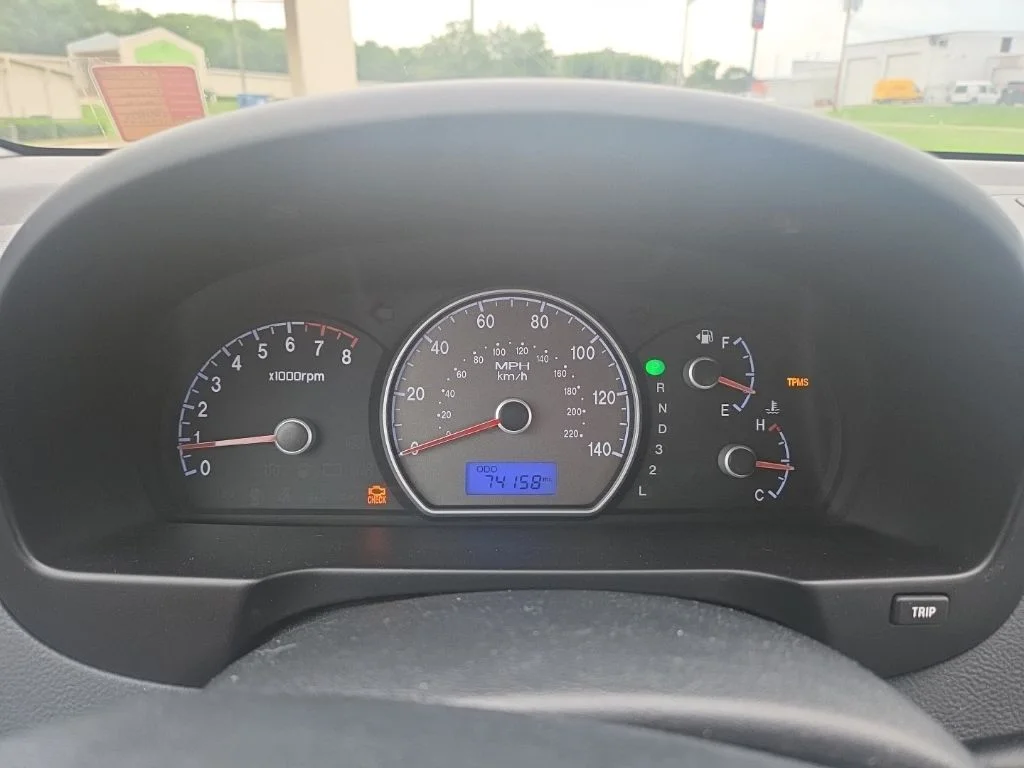 Used 2009 Quicksilver Metallic Hyundai GLS image 19