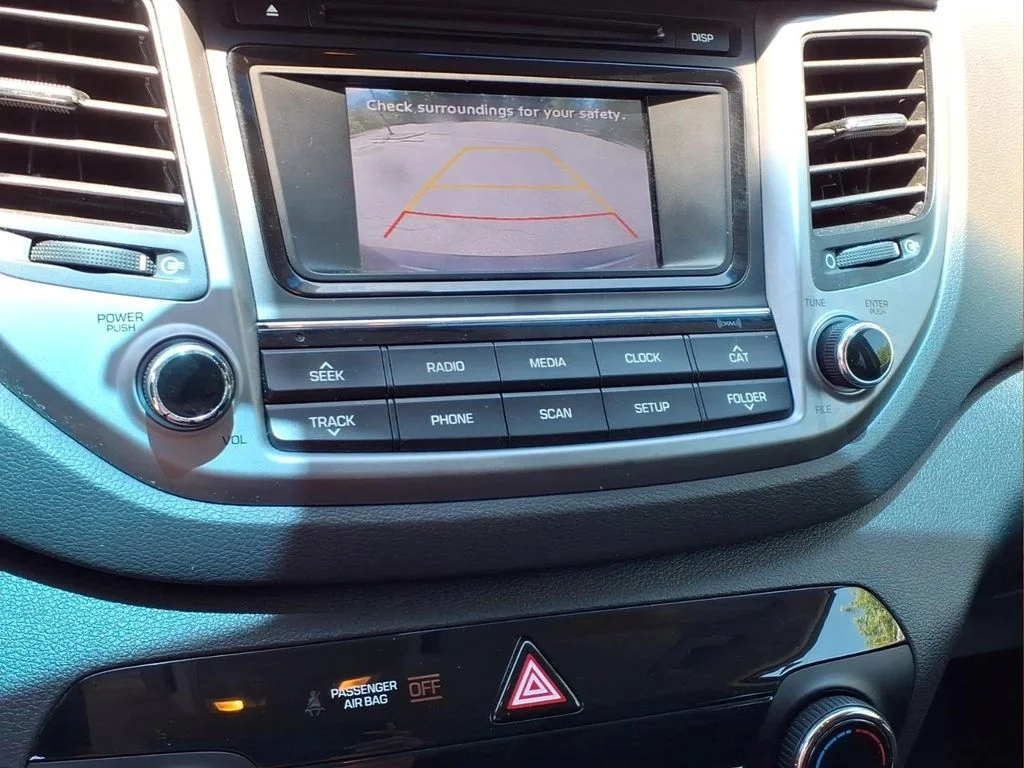 Used 2017 Gray Hyundai SE image 6