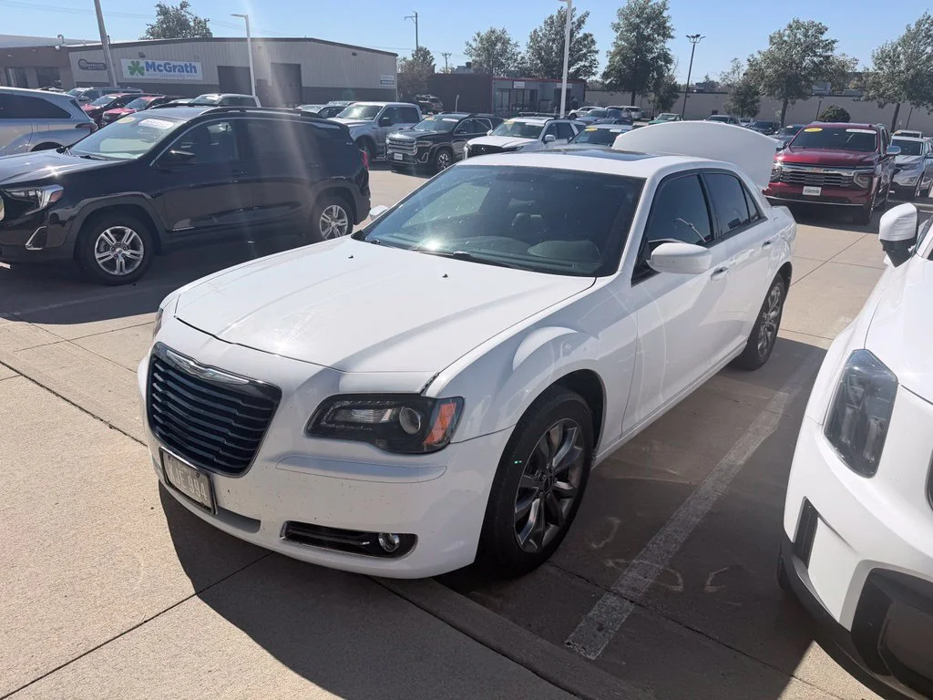 Used 2014 White Chrysler S image 2