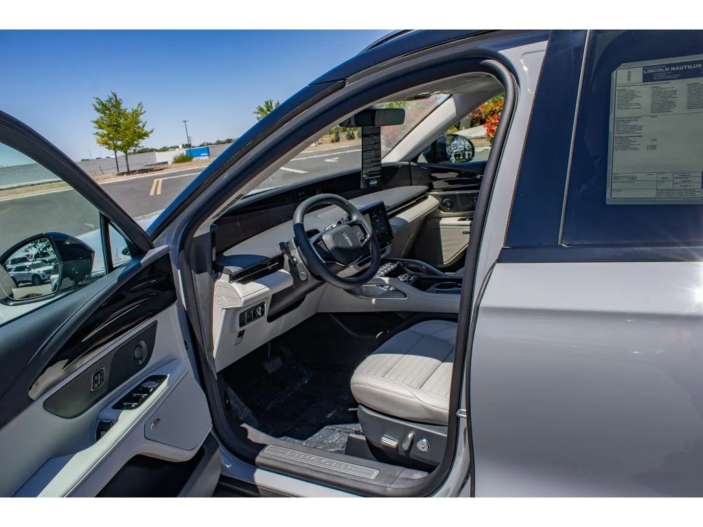 New 2026 Gray Matter Metallic Clearcoat Lincoln Reserve image 28