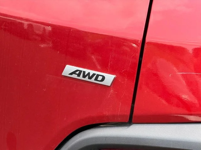 Used 2021 Red Hyundai SE image 12