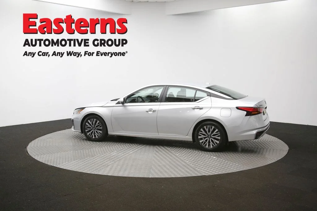 Used 2023 Silver Nissan 2.5 SV image 61