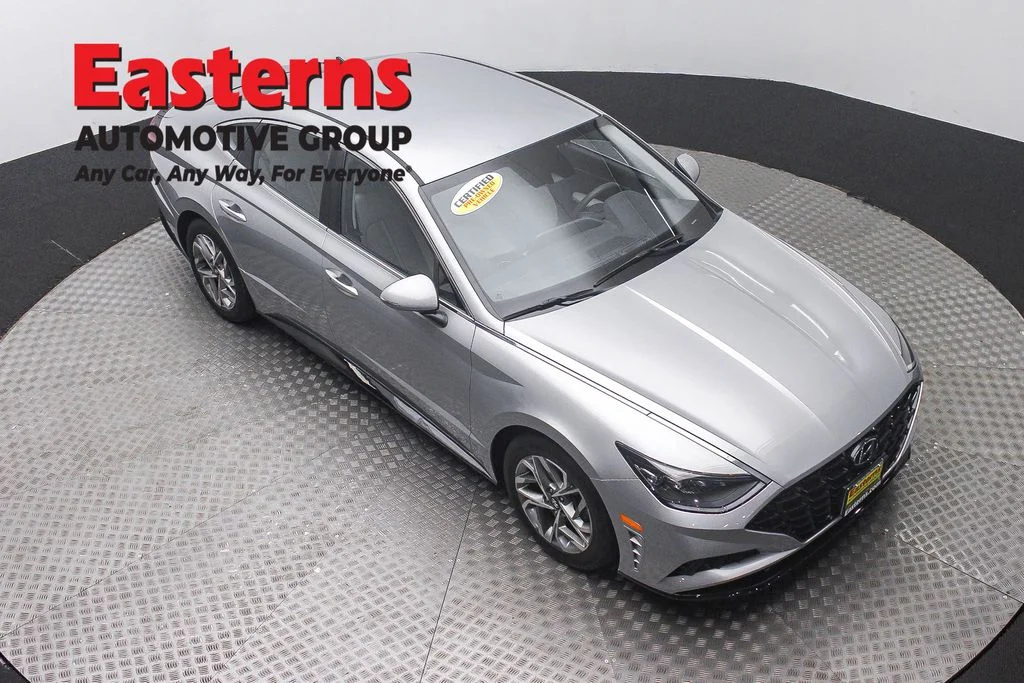 Used 2023 Silver Hyundai SEL image 3