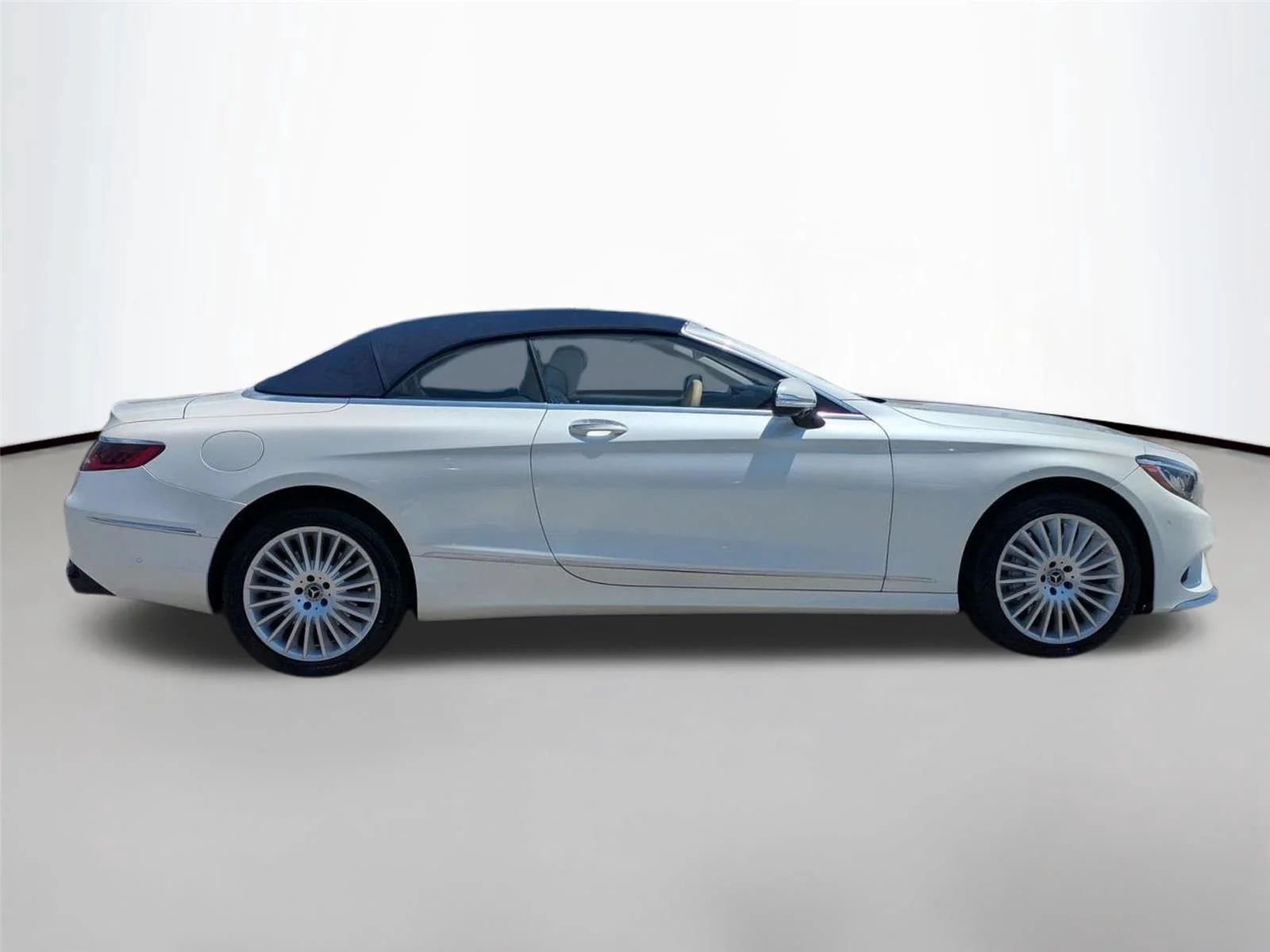 Used 2018 designo Diamond White Metallic Mercedes-Benz S 560 image 4