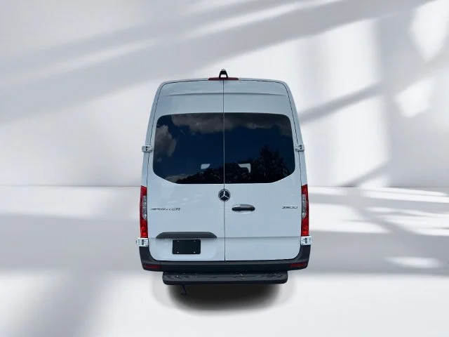 New 2026  Mercedes-Benz Crew 170 WB image 4