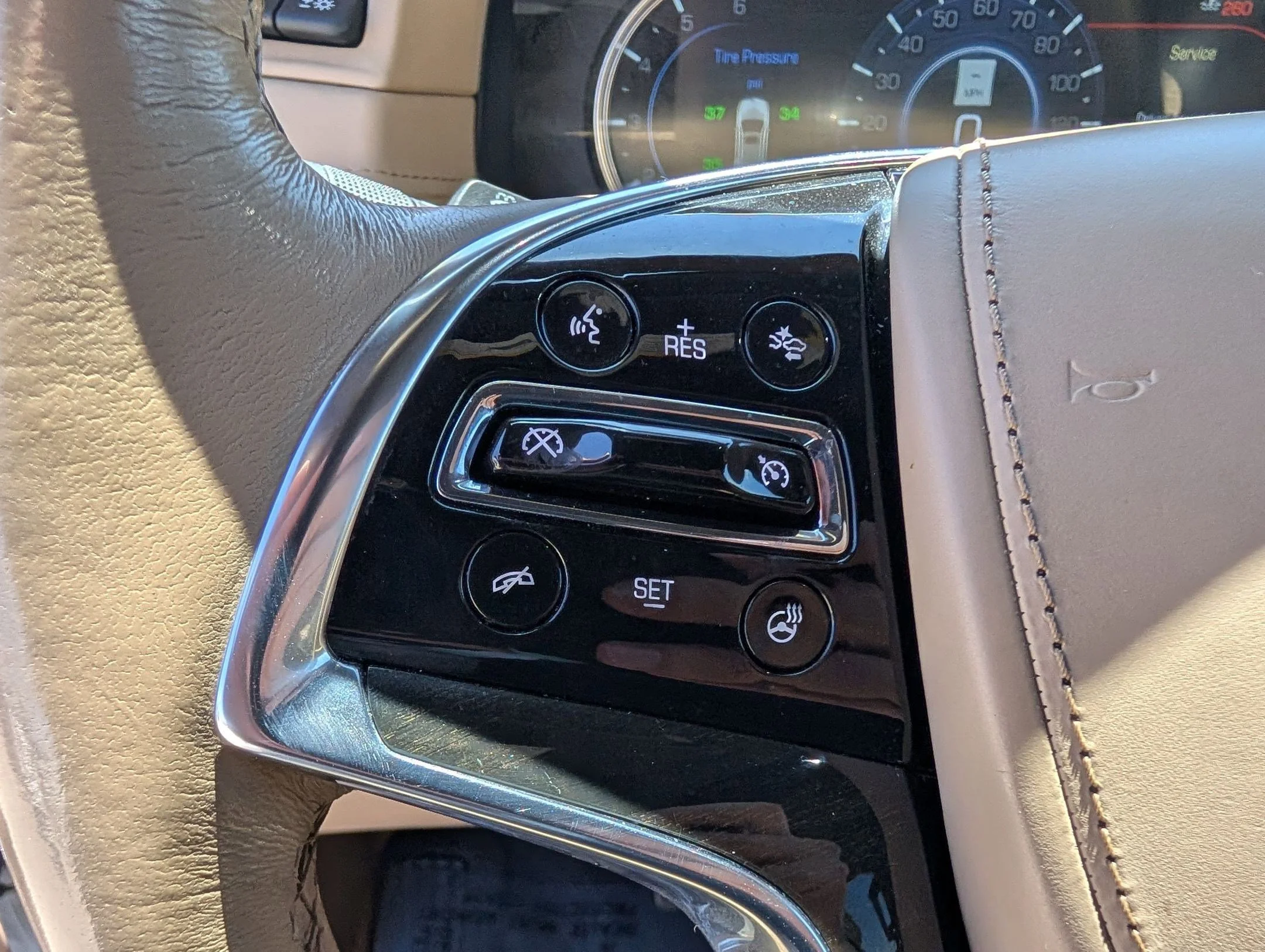 Used 2020 Crystal White Tricoat Cadillac Platinum image 17