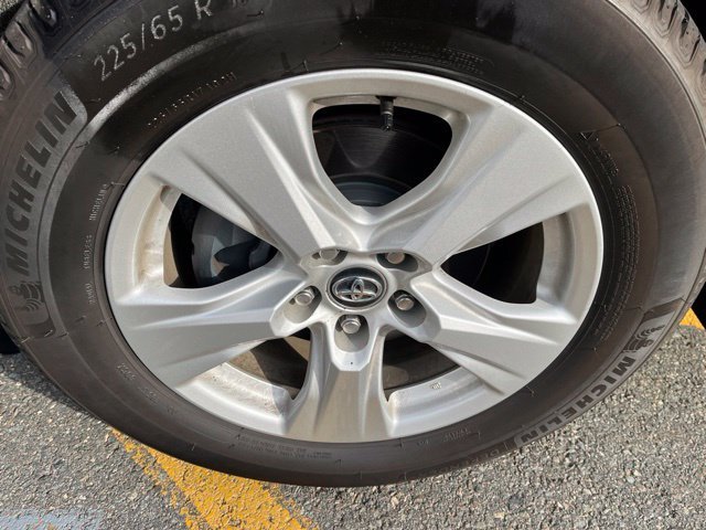 Used 2020 Gray Toyota XLE image 9