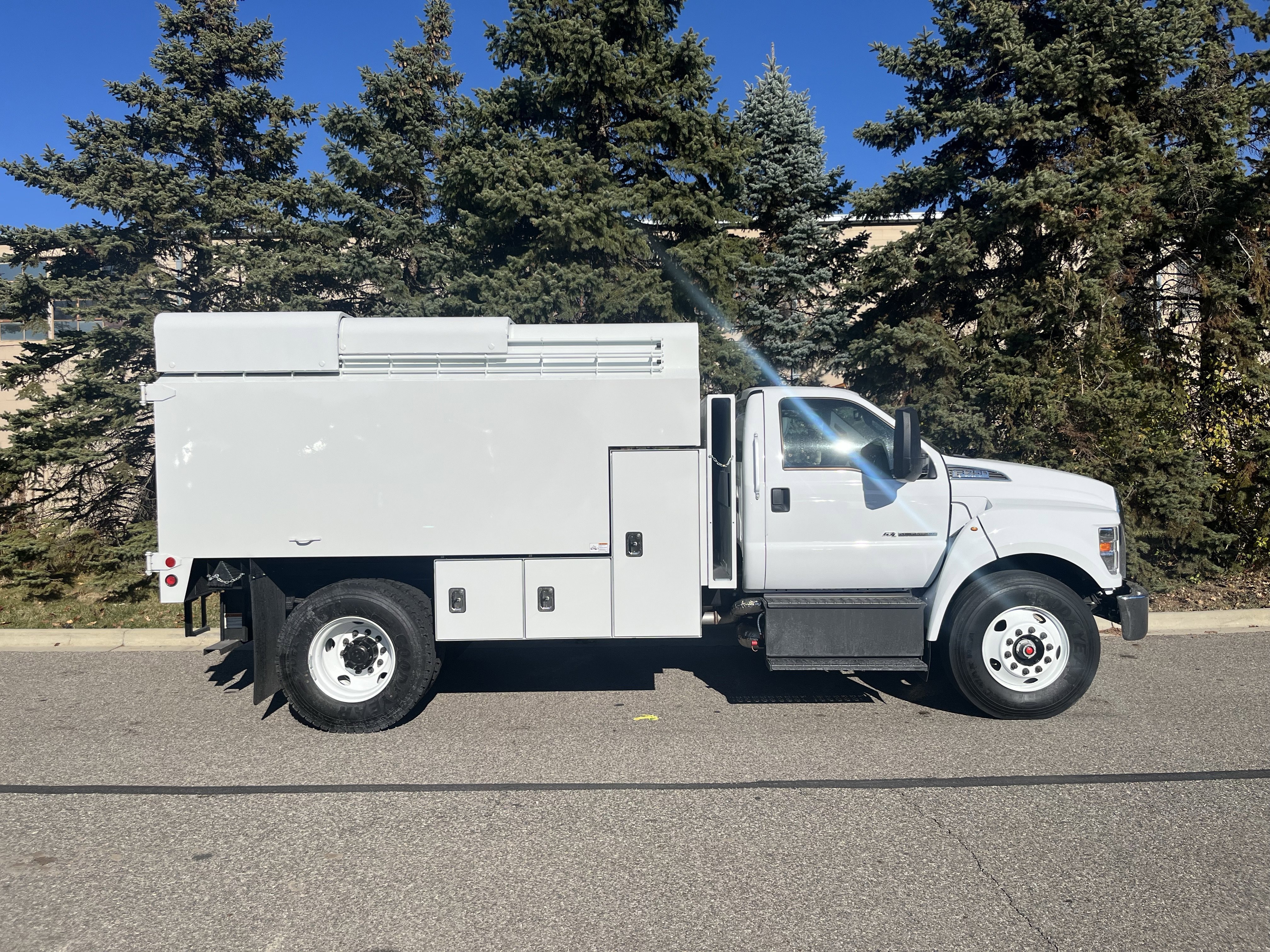 New 2025 Oxford White Ford CHIPPER BODY image 3
