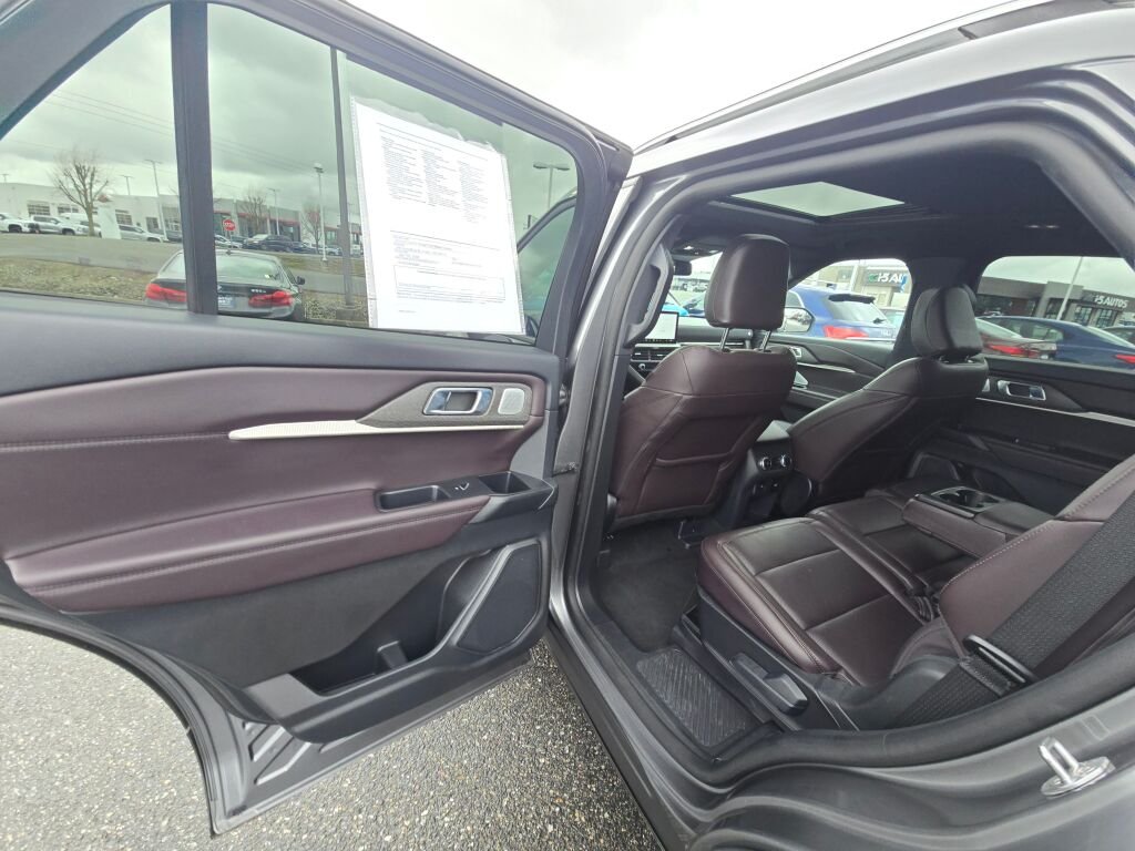 Used 2025 Gray Metallic Ford Platinum image 12
