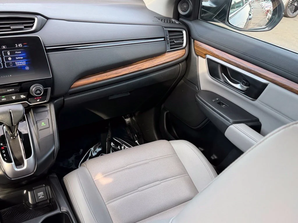 Used 2017 Lunar Silver Metallic Honda EX-L image 19