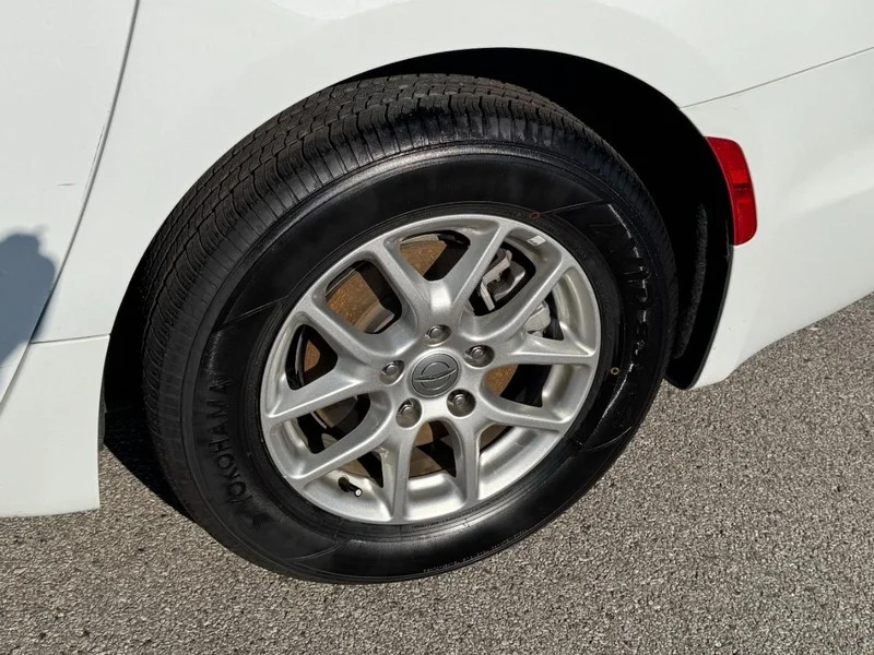 Used 2025 Bright White Clearcoat Chrysler Select FWD image 27