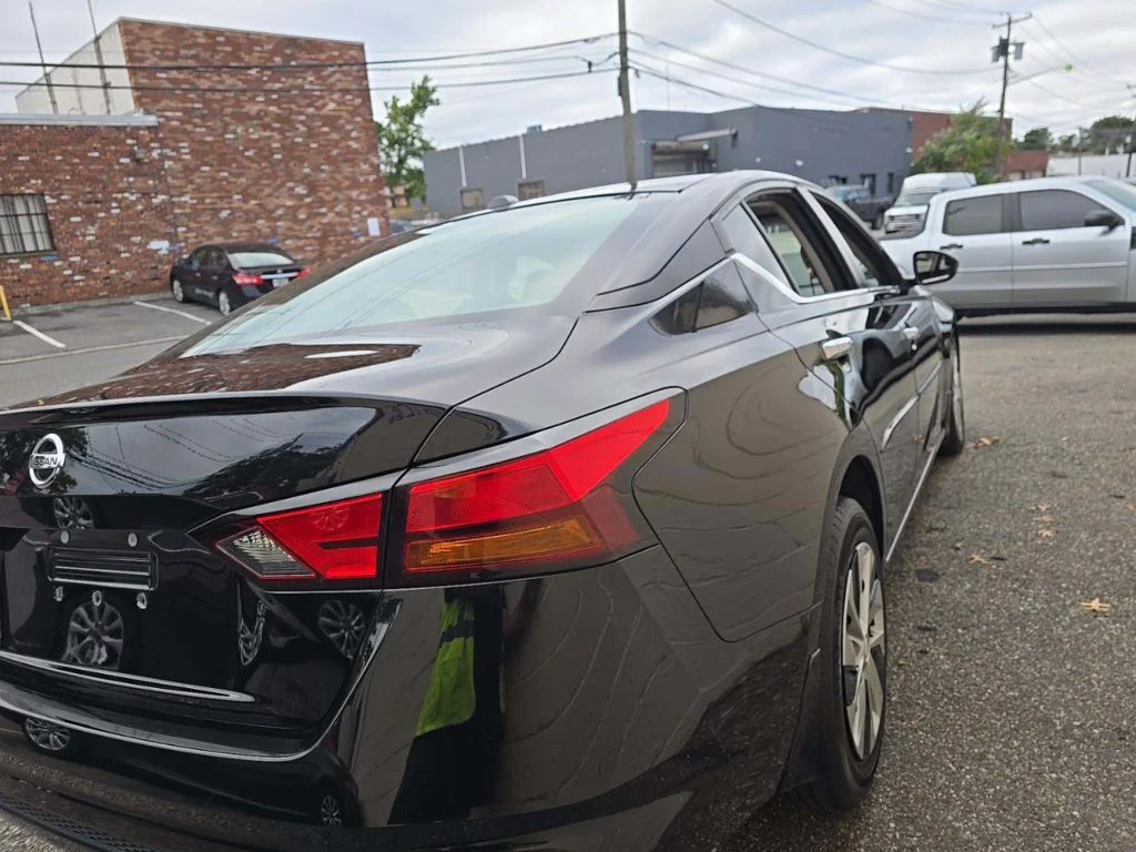 Used 2020 Black Nissan 2.5 S image 2