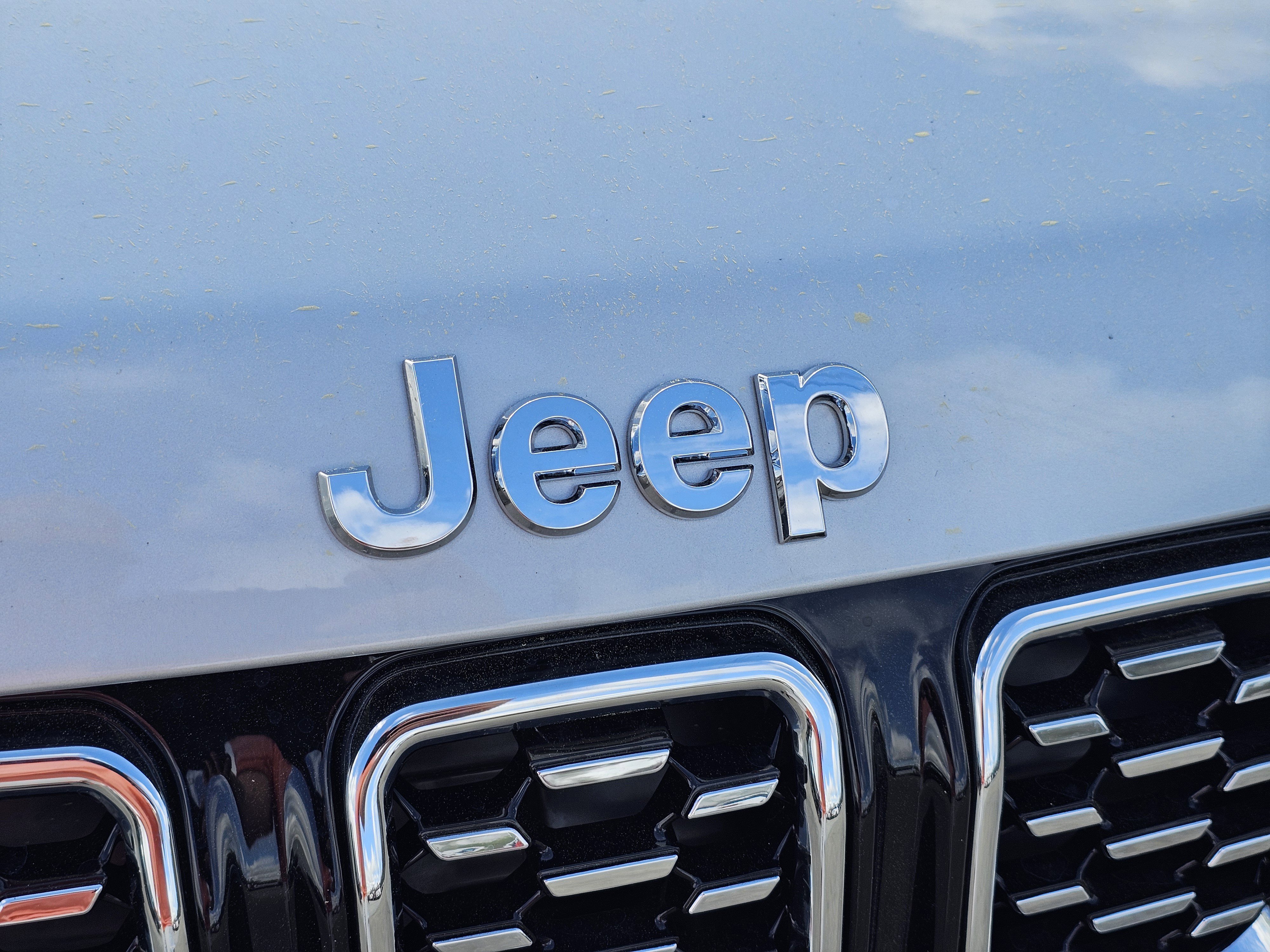 New 2026 Silver Zynith Metallic Clearcoat Jeep Limited image 3