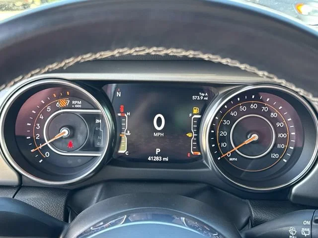 Used 2022 White Jeep Unlimited Sahara image 13