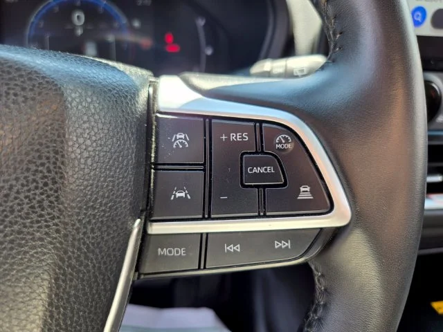 Used 2025 Silver Toyota XLE image 31