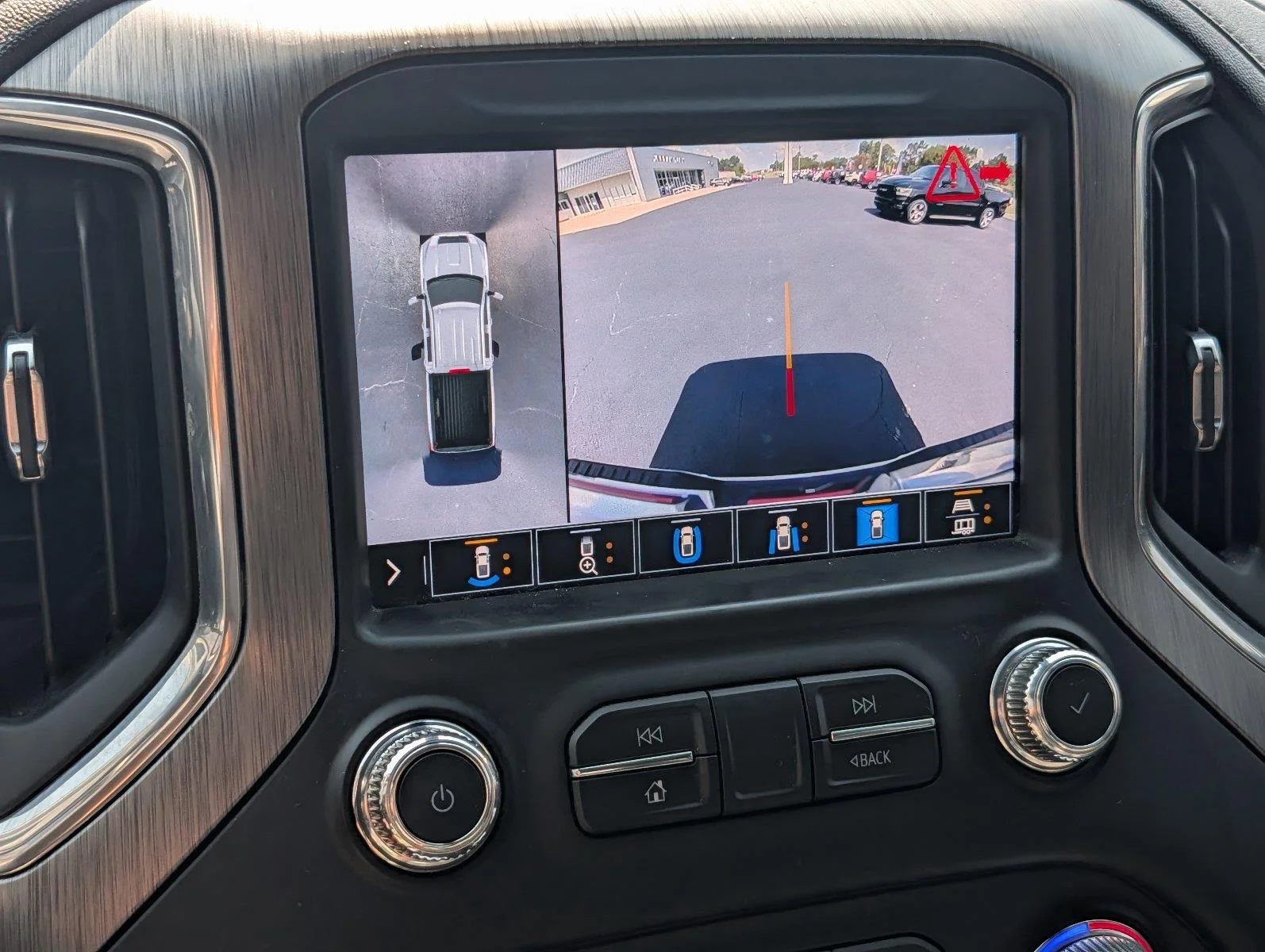 Used 2022 White Frost Tricoat GMC Denali image 19
