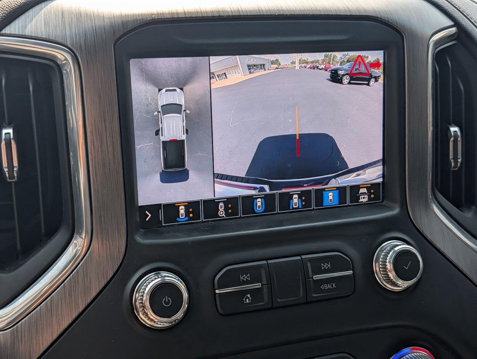 Used 2022 White Frost Tricoat GMC Denali image 19