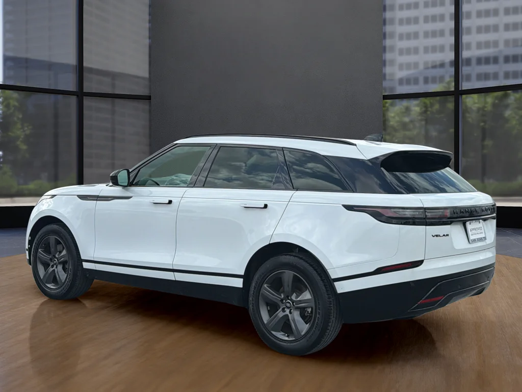 Used 2025  Land Rover Dynamic SE image 15