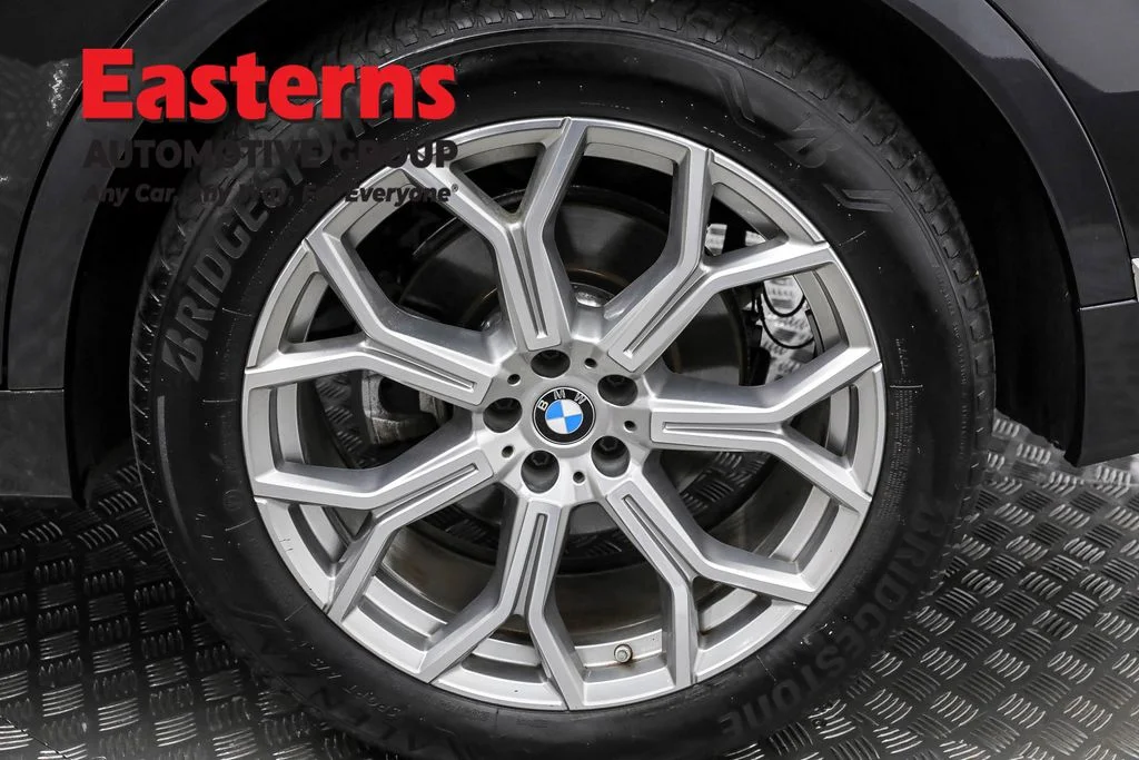 Used 2022 Gray BMW xDrive40i image 31