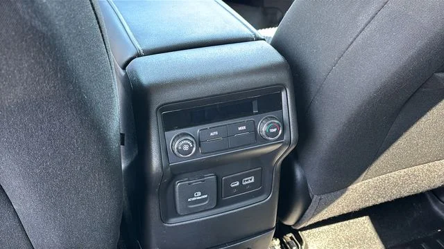 Used 2023 Silver GMC SLE image 19