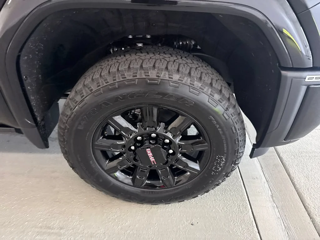 New 2026 Onyx Black GMC AT4 image 4