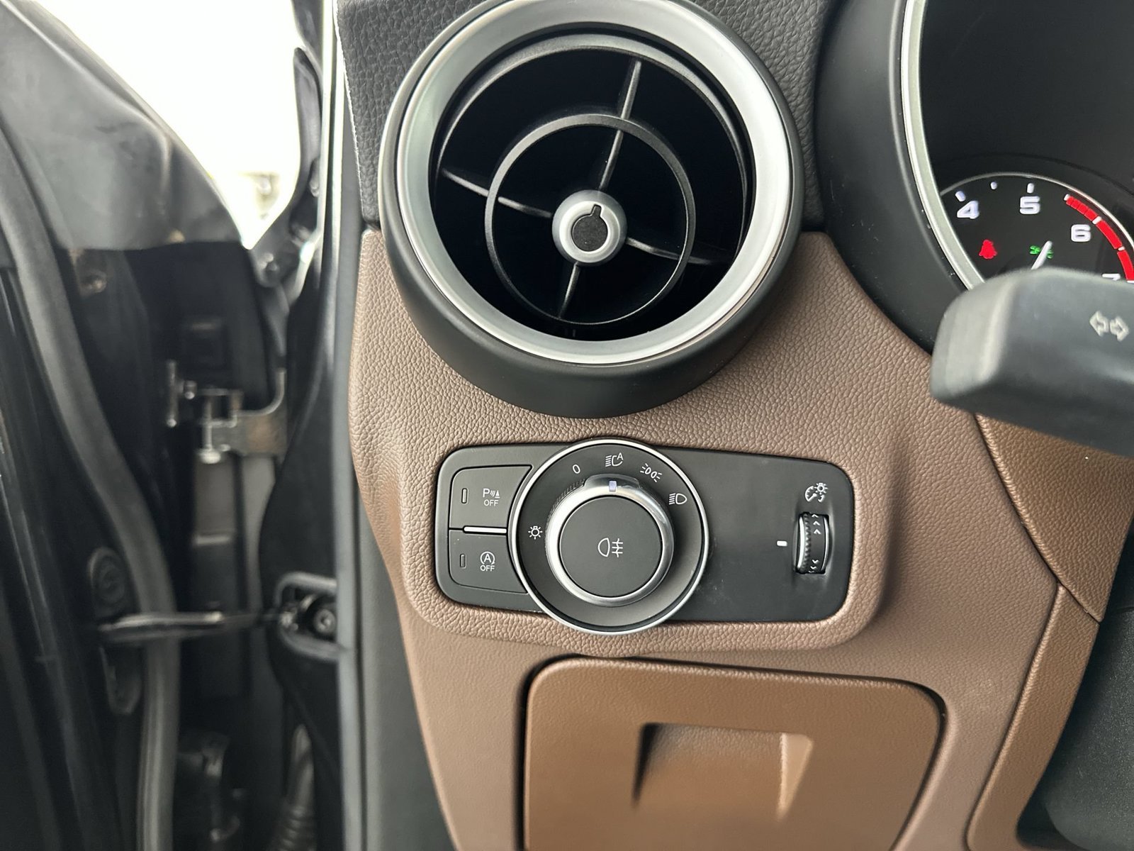 Used 2020 Black Alfa Romeo Base image 18