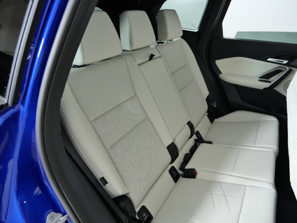New 2027 Portimao Blue Metallic BMW xDrive28i image 23