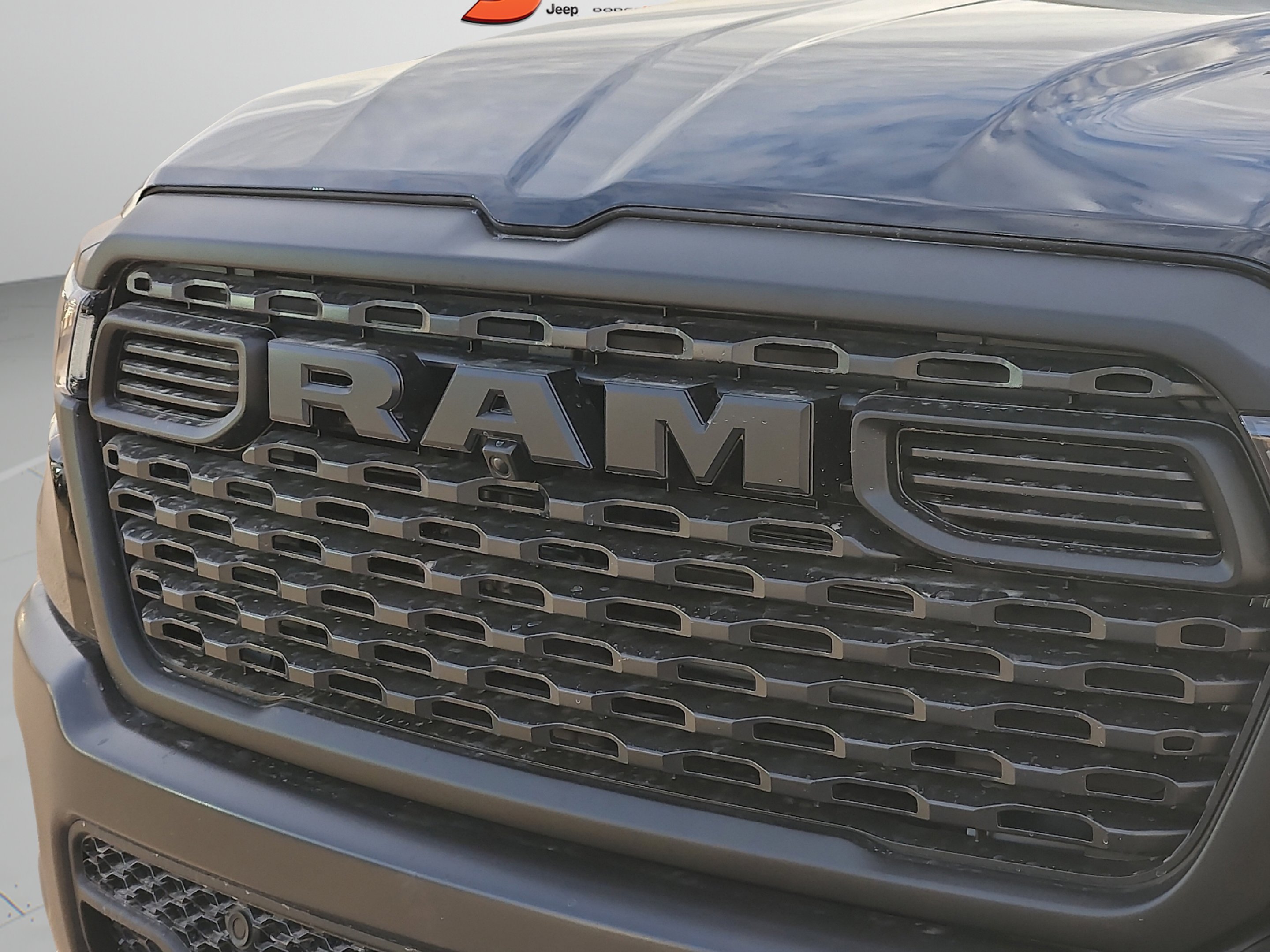 New 2026 Diamond Black Crystal Pearl-Coat Exterior Paint RAM Tradesman image 7