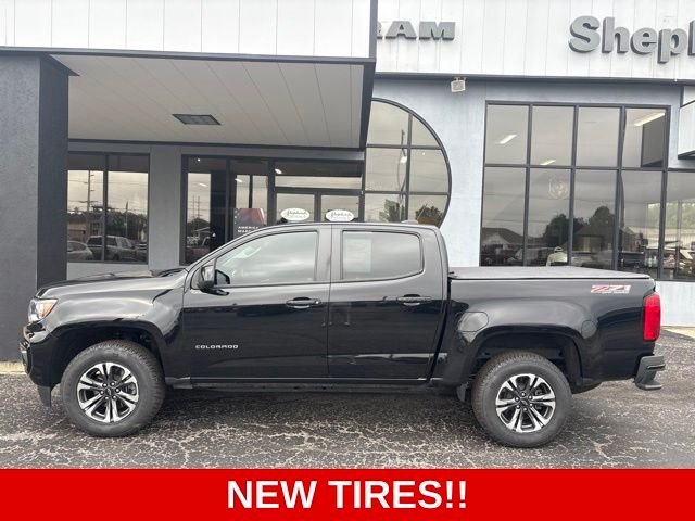 Used 2022 Black Chevrolet Z71 image 1