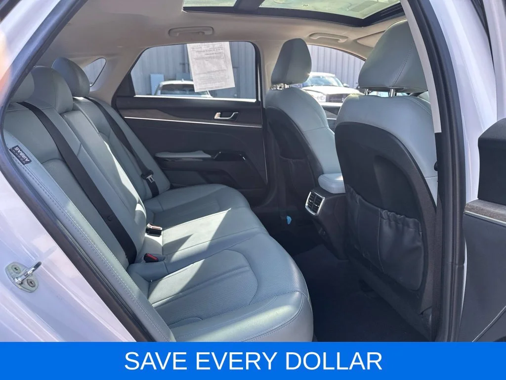 Used 2021 White Kia EX image 19