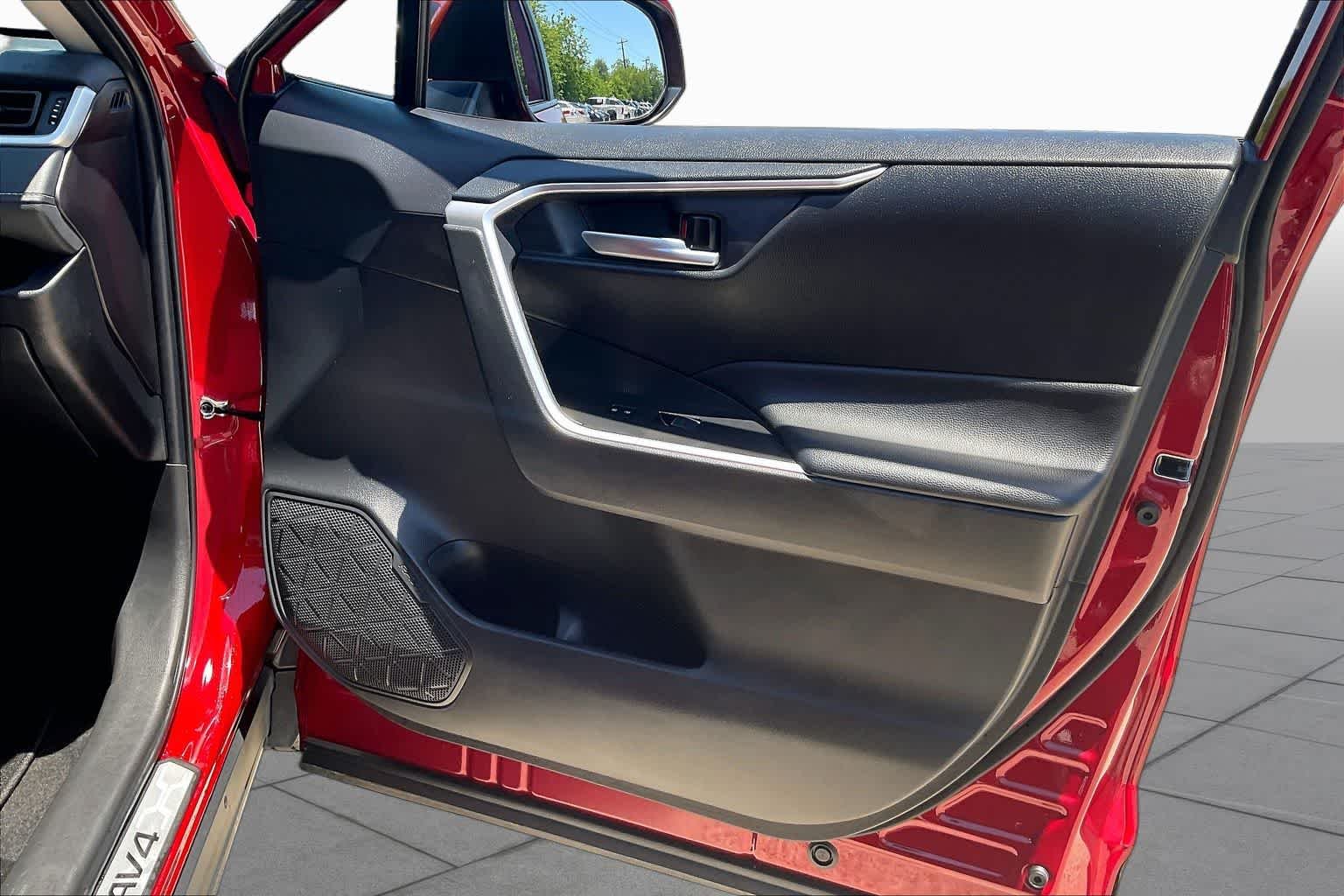 Used 2025 Ruby Flare Pearl Toyota XLE image 22