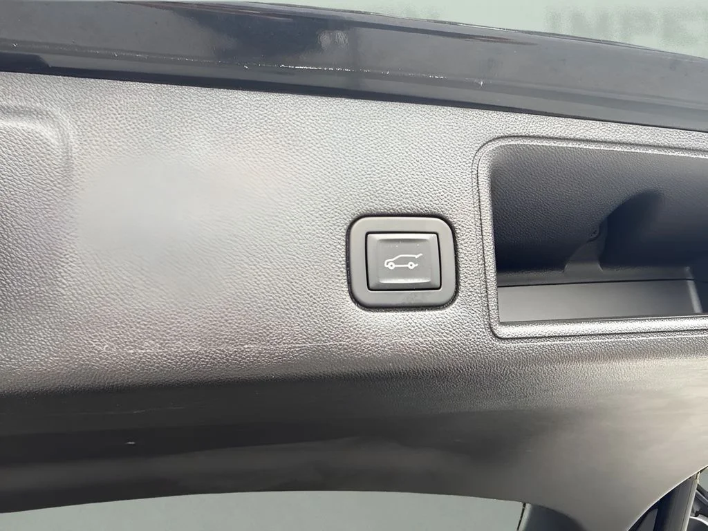 Used 2019 Black GMC SLE image 18